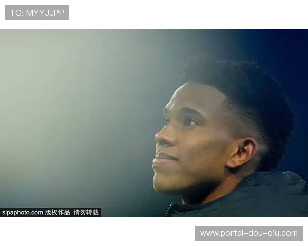 罗马、切尔西就迪萨西转会谈判，里昂巴黎FC加入竞争