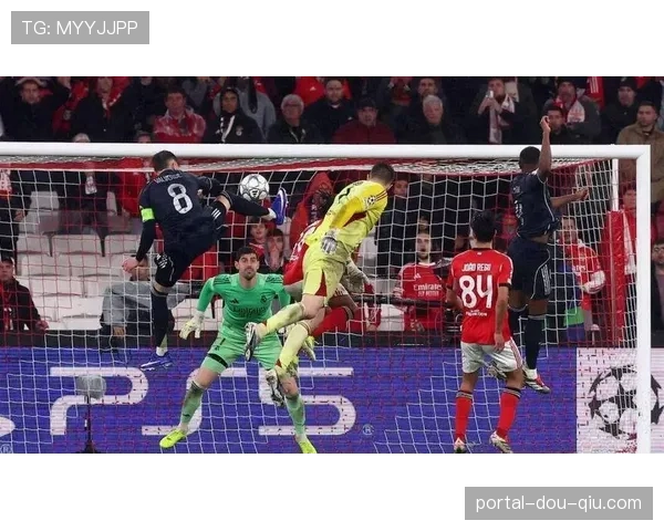 聚焦贝林厄姆：一次防守补位后迅速前插至禁区，完成头球破门